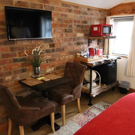 Boutique Garden Lodge @ The Larches Wolverhampton Esterno foto