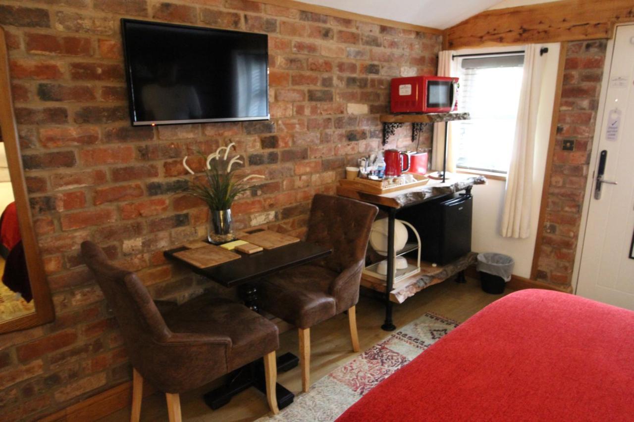 Boutique Garden Lodge @ The Larches Wolverhampton Esterno foto